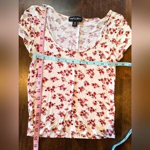 Women's Floral Top - Red and Cream XS